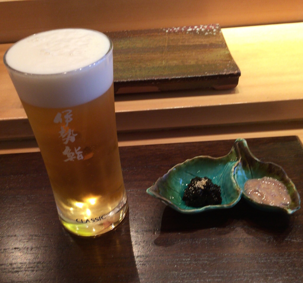 札幌クラシックの生ビール、岩のりクラゲとイカの塩辛